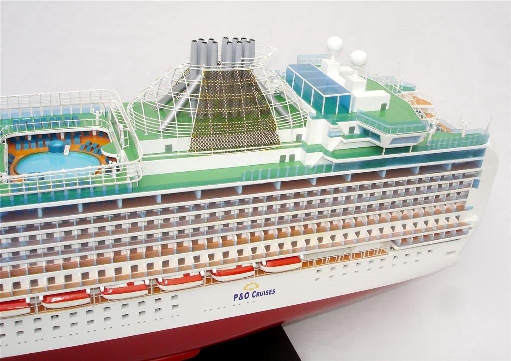 2034-12554-MS-Azura-Model-Boat.jpg