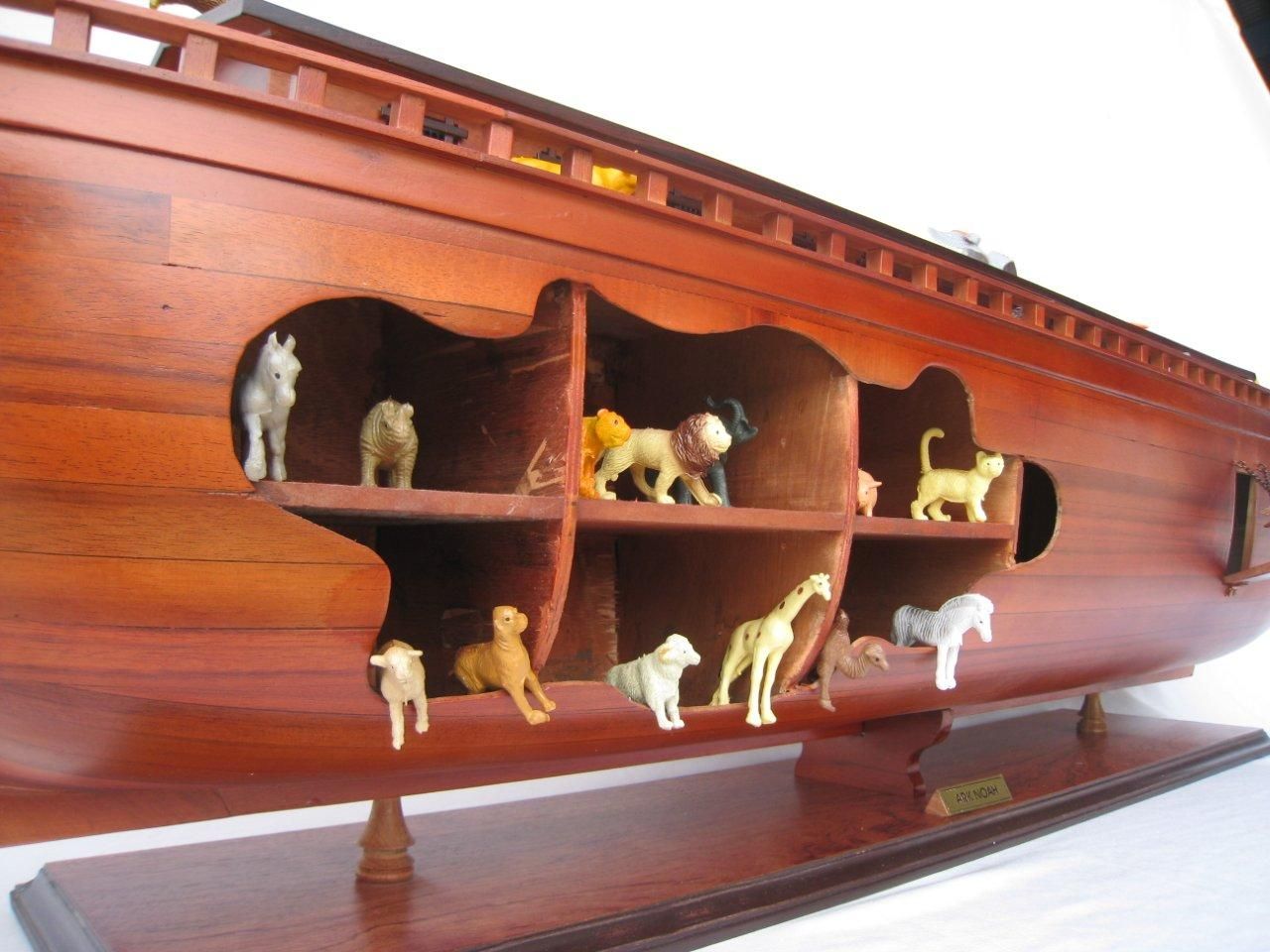 2043-12577-Noahs-Ark-Model-Boat.jpg