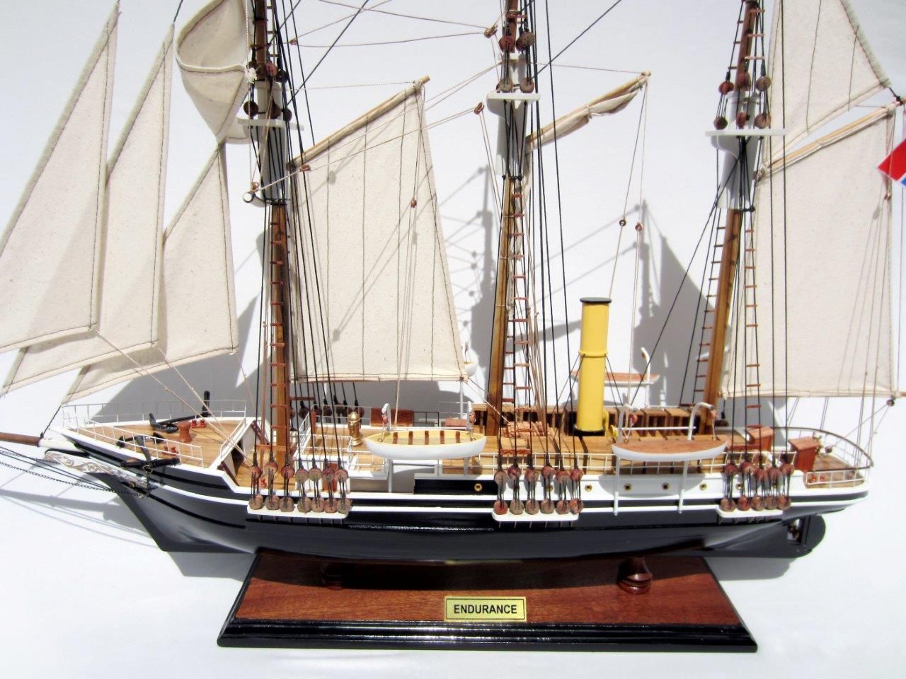2044-12070-Endurance-Model-Boat.jpg
