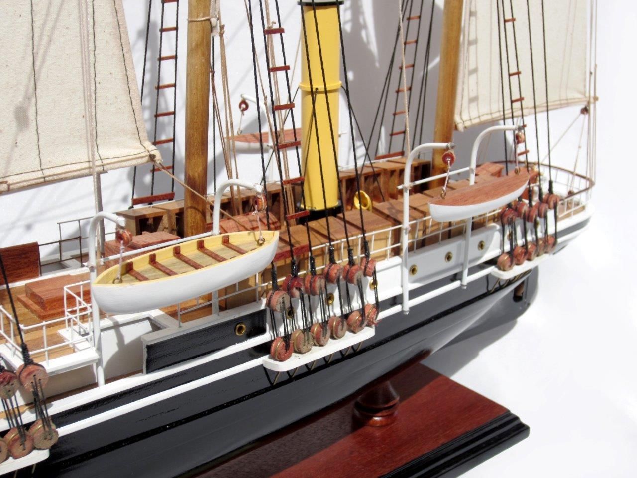 2044-12075-Endurance-Model-Boat.jpg