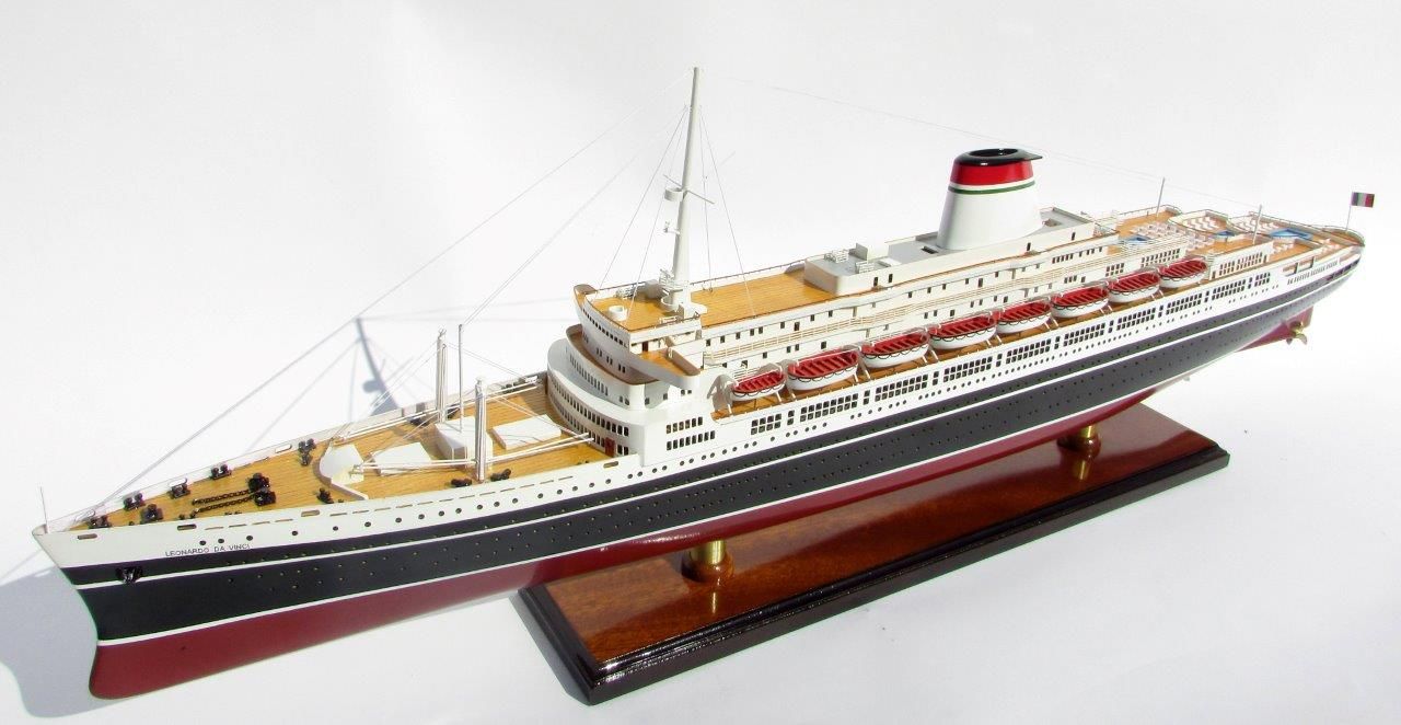 2050-12124-SS-Leonardo-Da-Vinci-Black-Red-Hull-ship-model.jpg