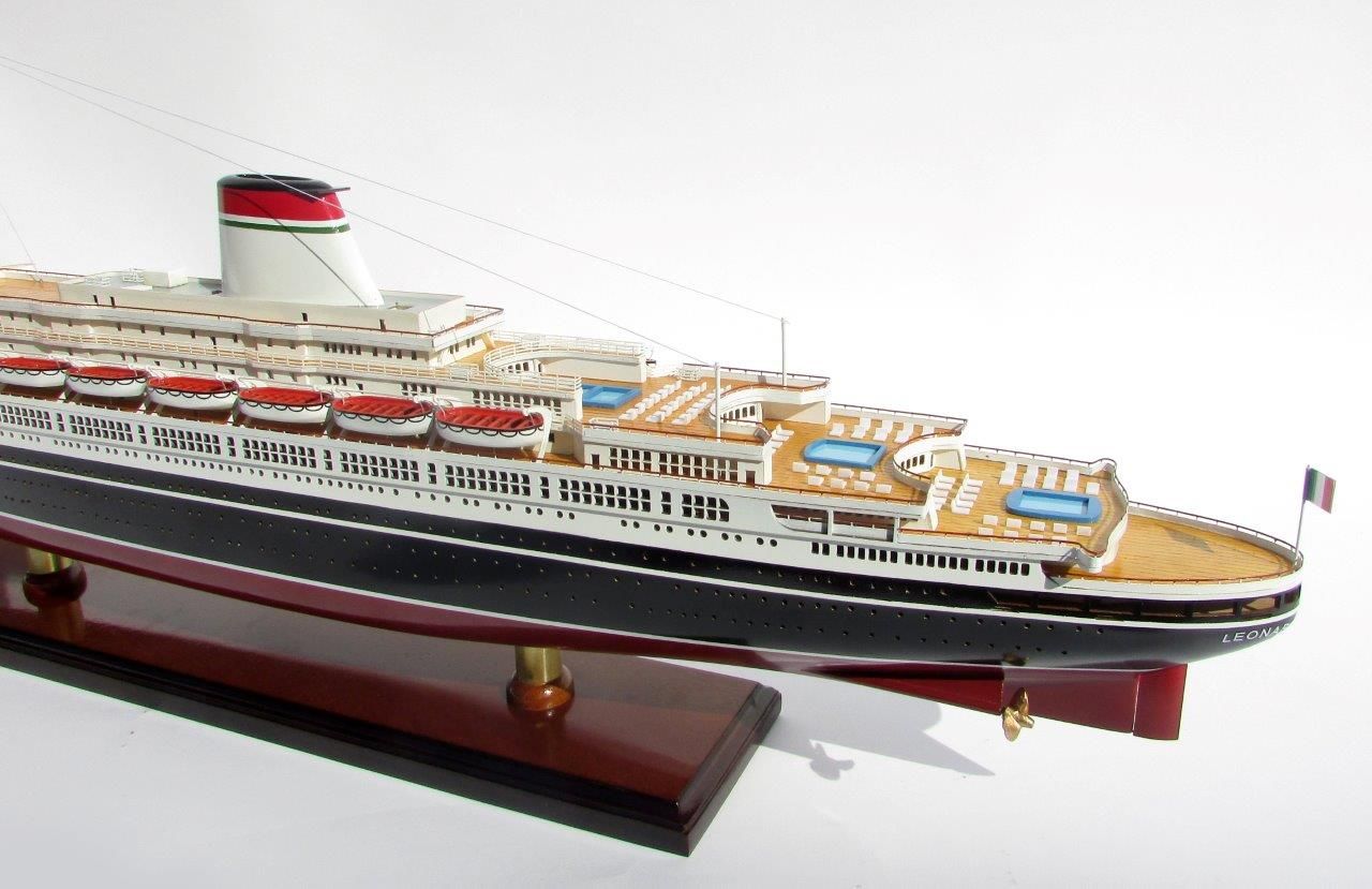2050-12129-SS-Leonardo-Da-Vinci-Black-Red-Hull-ship-model.jpg
