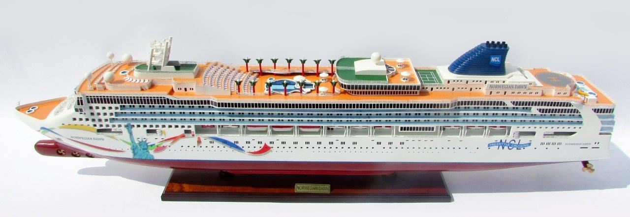 2079-12336-Norwegian-Dawn-with-Statue-Liberty-Artwork.jpg