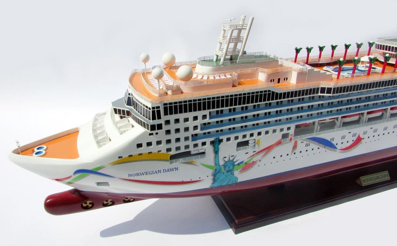2079-12338-Norwegian-Dawn-with-Statue-Liberty-Artwork.jpg