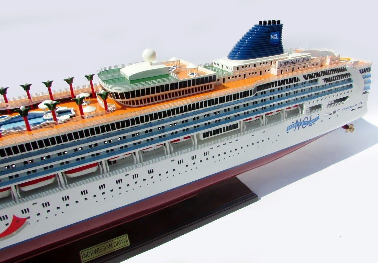 2079-12339-Norwegian-Dawn-with-Statue-Liberty-Artwork.jpg