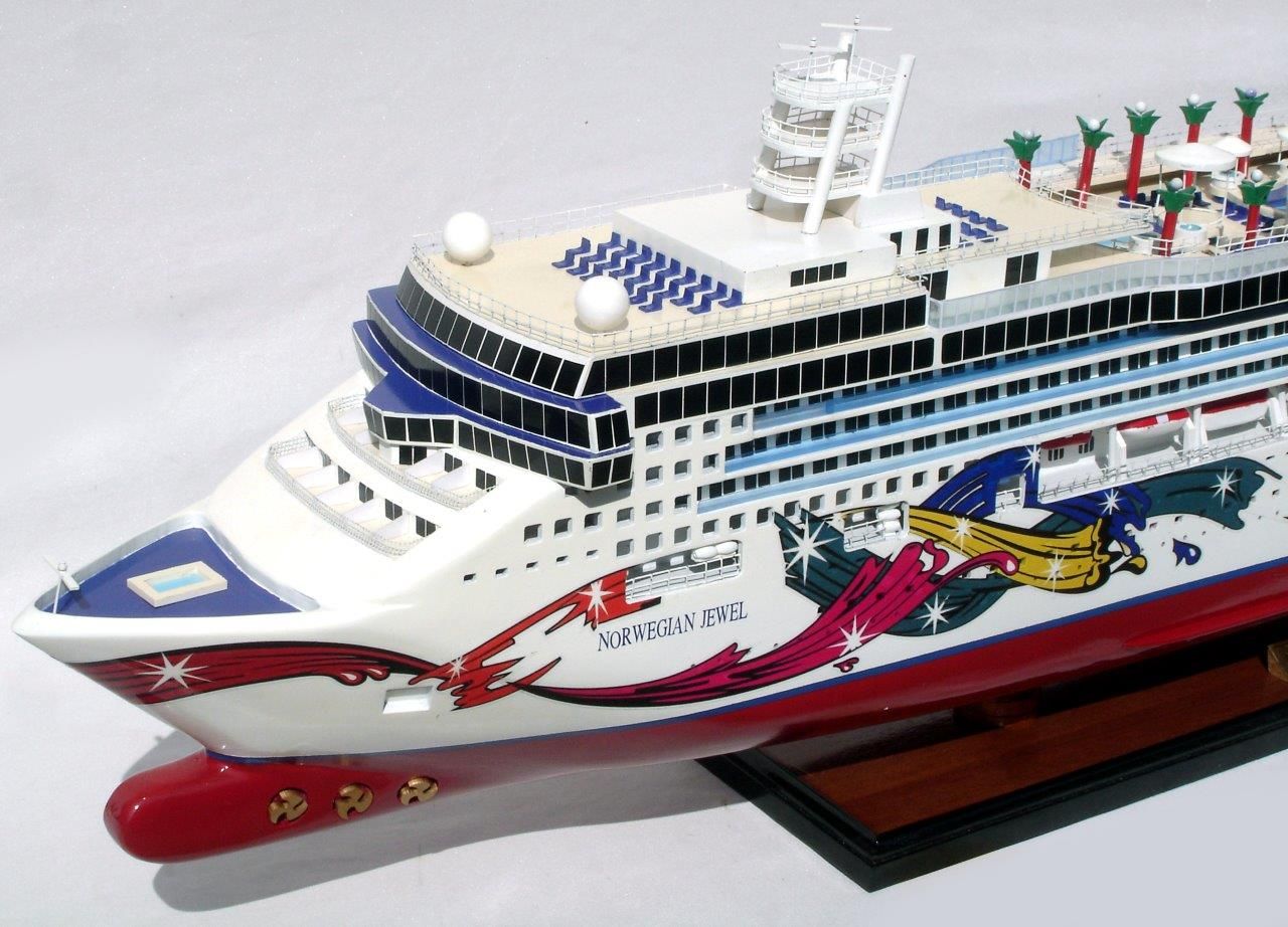 2082-12356-Norwegian-Jewel-Model-Boat.jpg