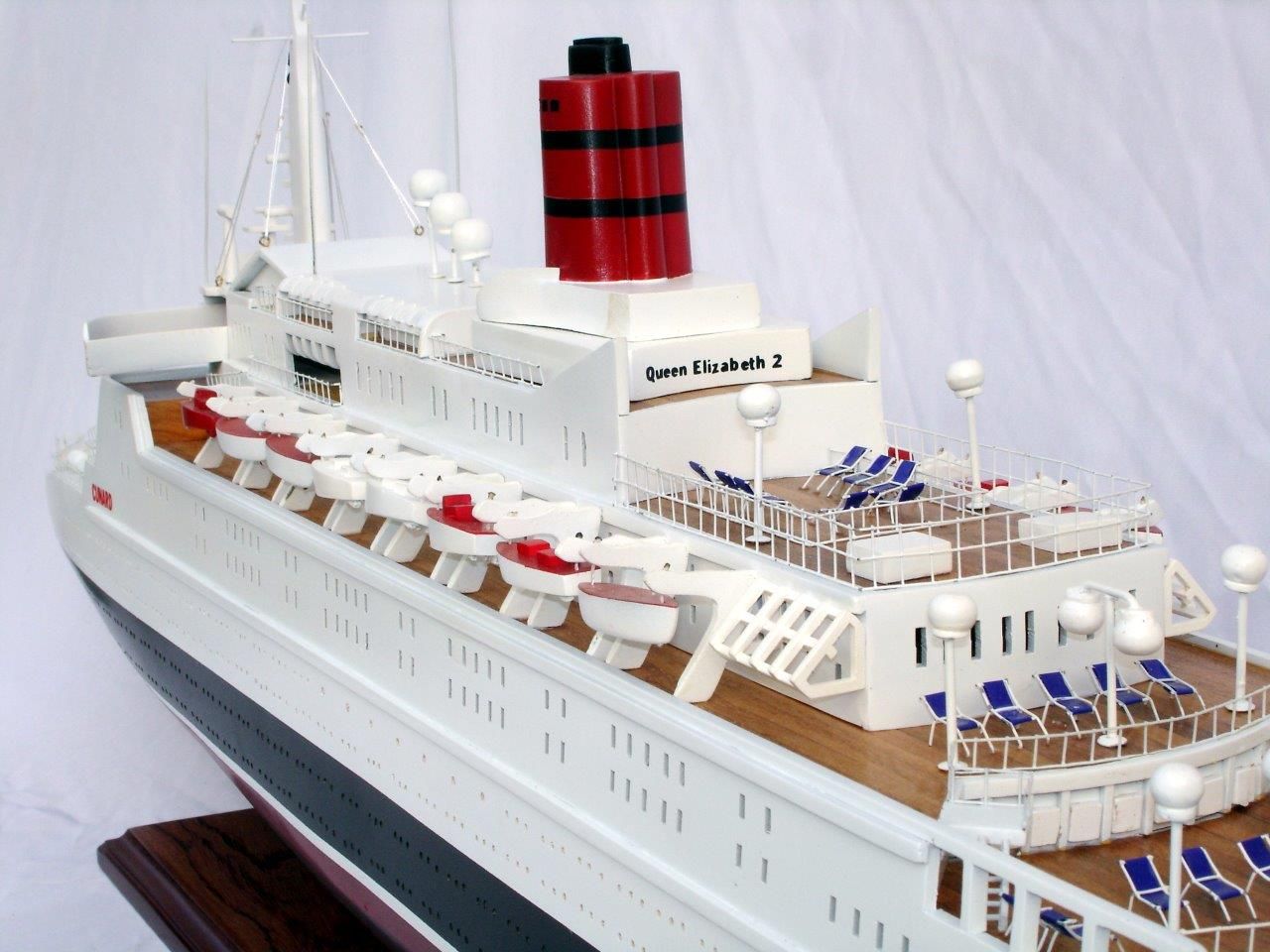 2088-12395-Queen-Elizabeth-2-Ship-Model.jpg