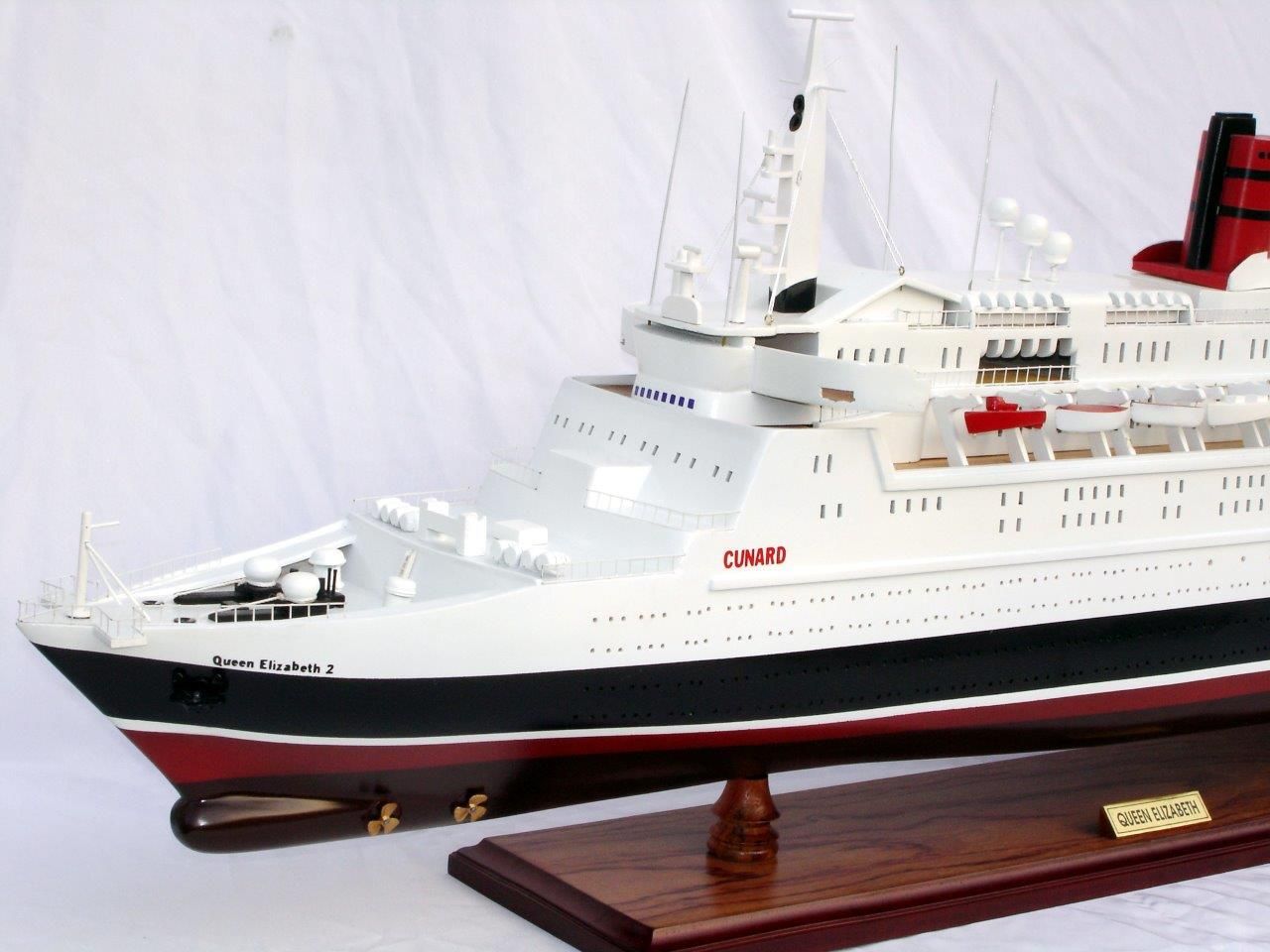 2088-12396-Queen-Elizabeth-2-Ship-Model.jpg