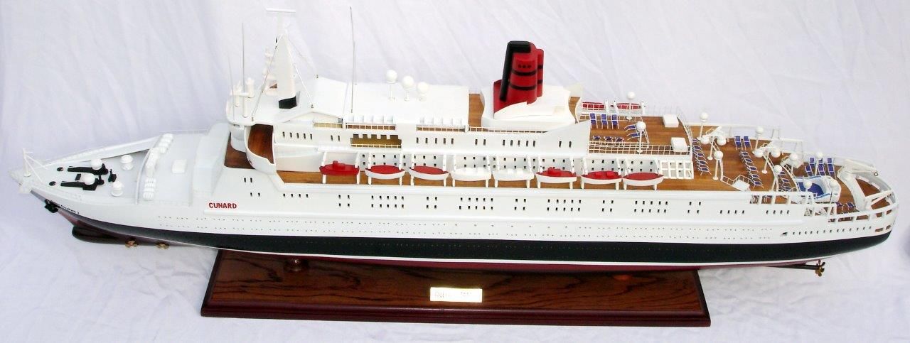 2088-12398-Queen-Elizabeth-2-Ship-Model.jpg