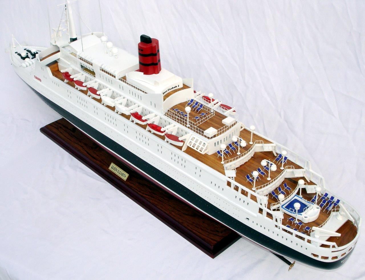 2088-12400-Queen-Elizabeth-2-Ship-Model.jpg
