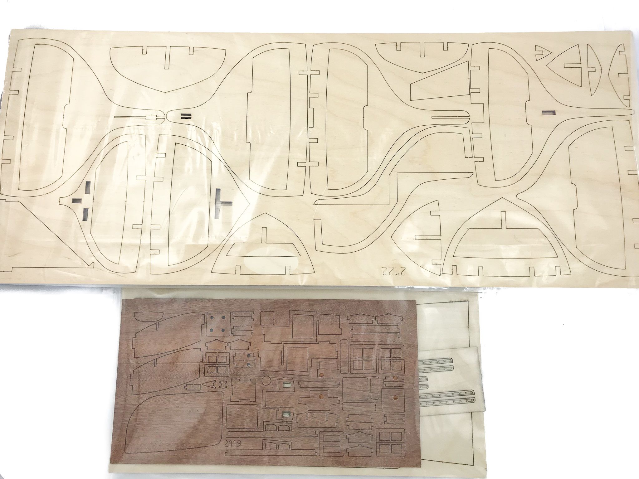 372-12618-Endeavour-Model-Boat-Kit-170082.jpg