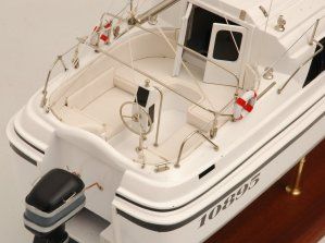 554-5990-Triple-Wai-model-yacht.jpg