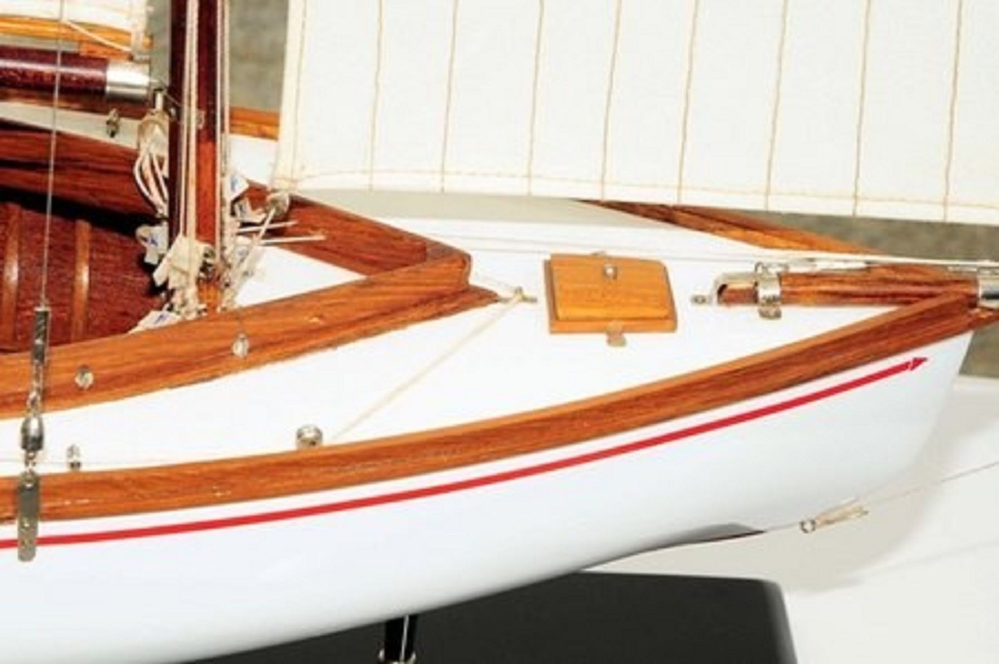 665-7629-Silver-Cloud-Model-Yacht-Premier-Range.jpg