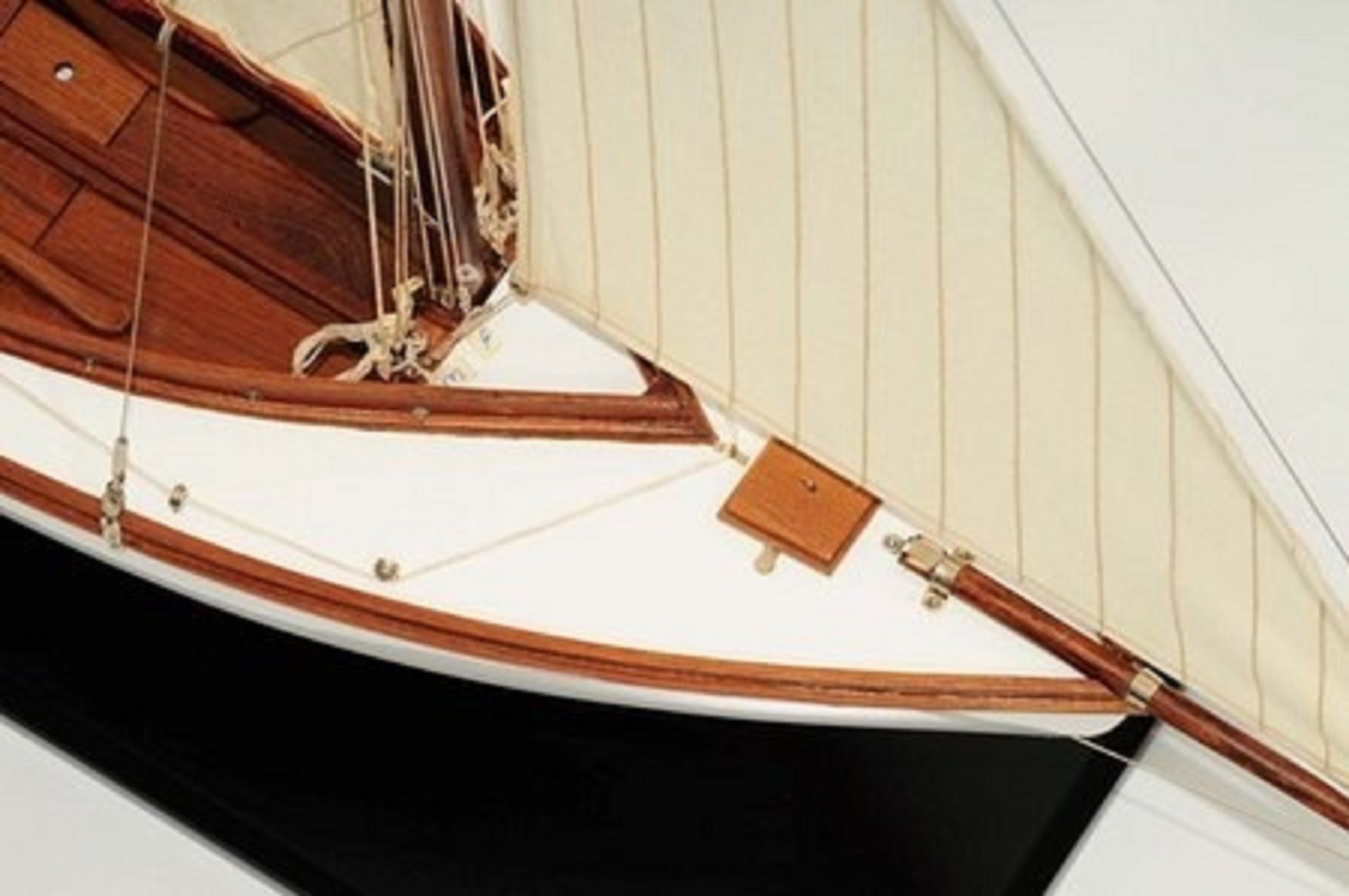 665-7631-Silver-Cloud-Model-Yacht-Premier-Range.jpg