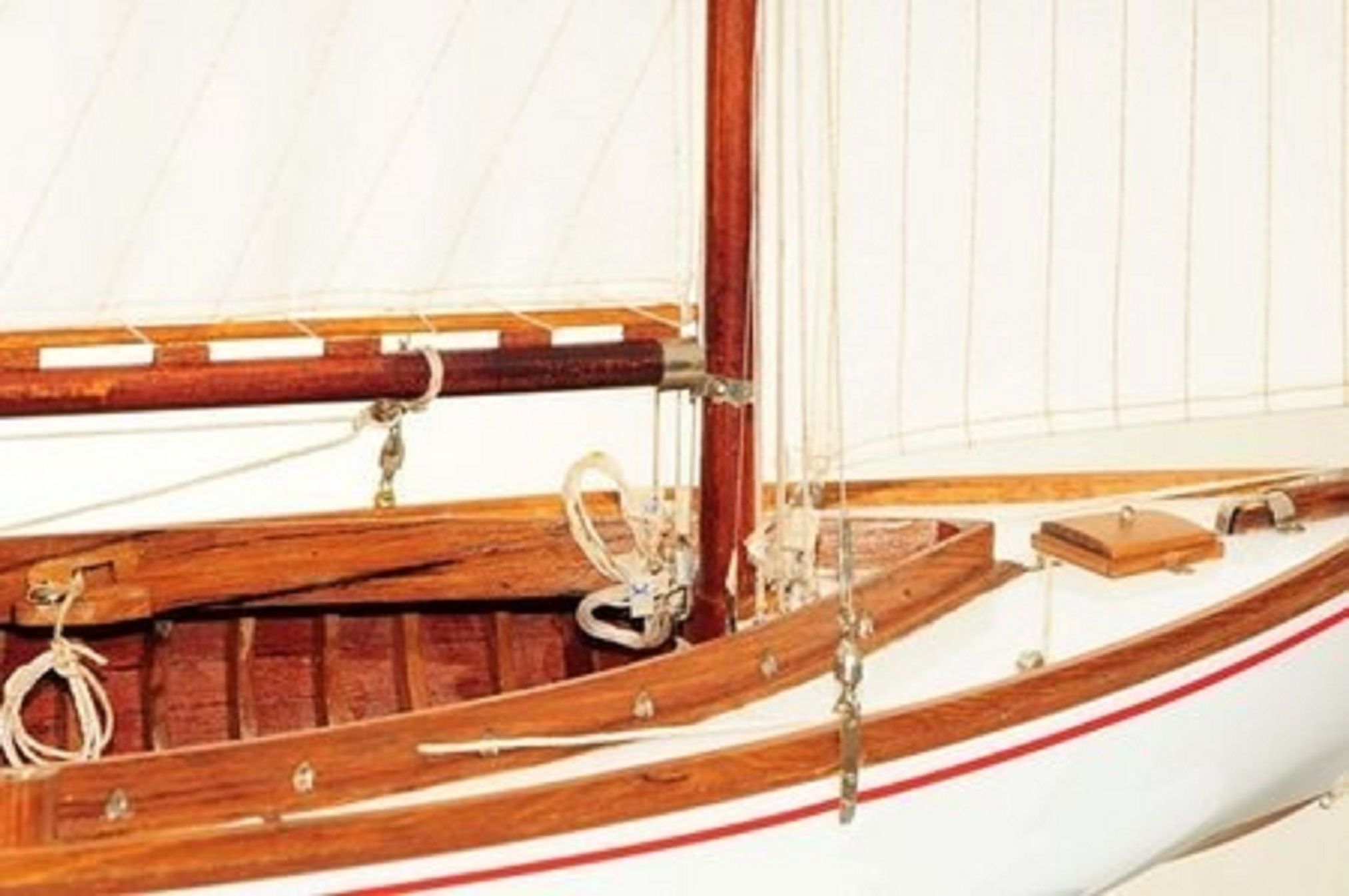 665-7632-Silver-Cloud-Model-Yacht-Premier-Range.jpg