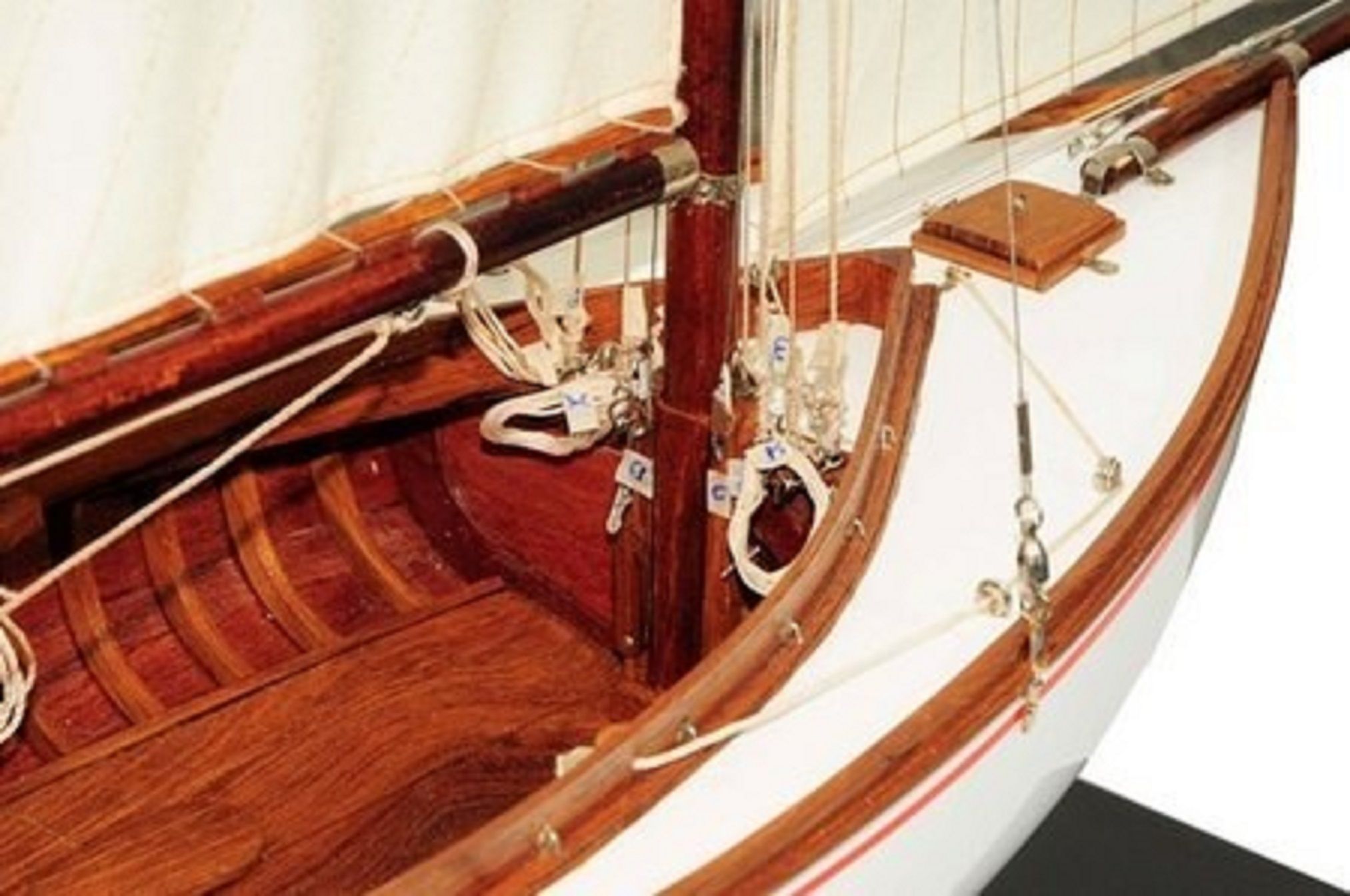 665-7633-Silver-Cloud-Model-Yacht-Premier-Range.jpg