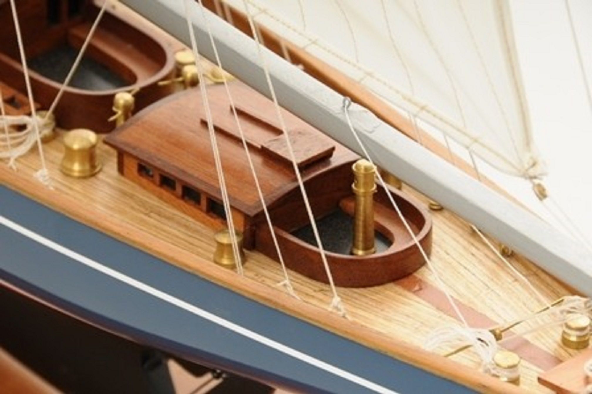 768-7710-Velsheda-Model-Yacht-Premier-Range.jpg