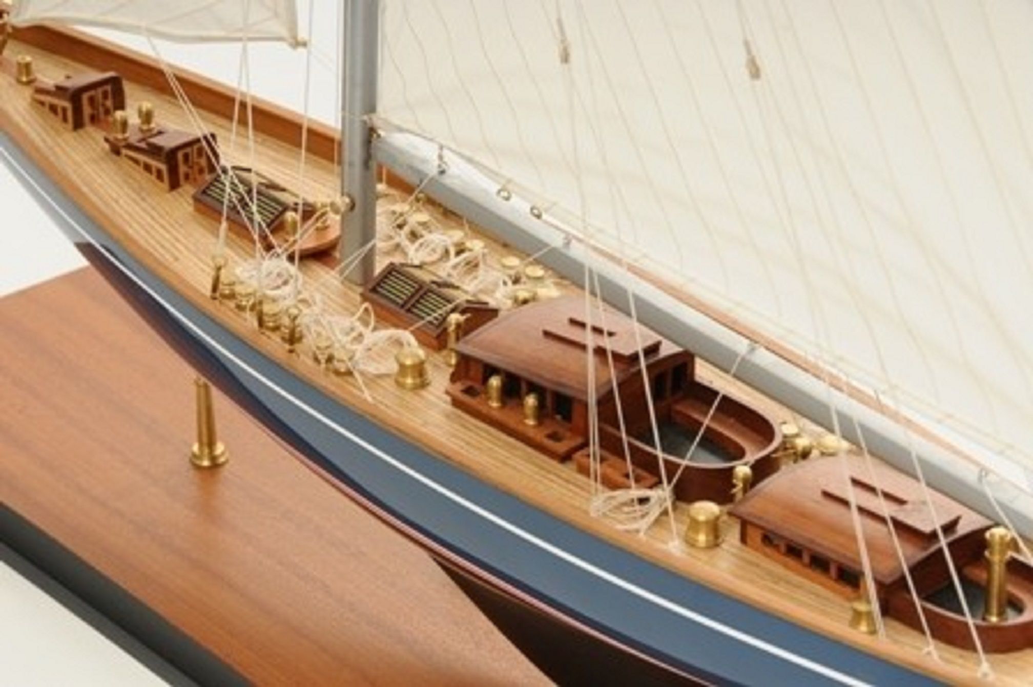768-7711-Velsheda-Model-Yacht-Premier-Range.jpg
