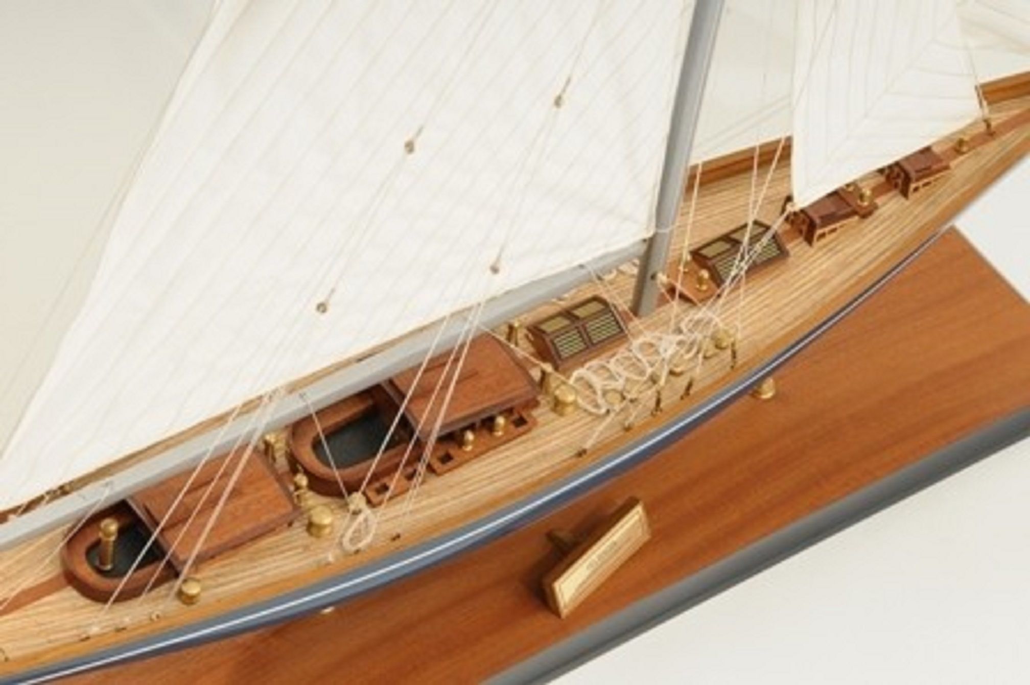 768-7713-Velsheda-Model-Yacht-Premier-Range.jpg