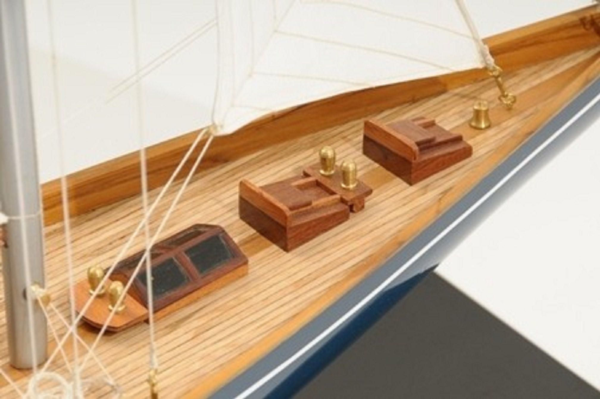 768-7714-Velsheda-Model-Yacht-Premier-Range.jpg
