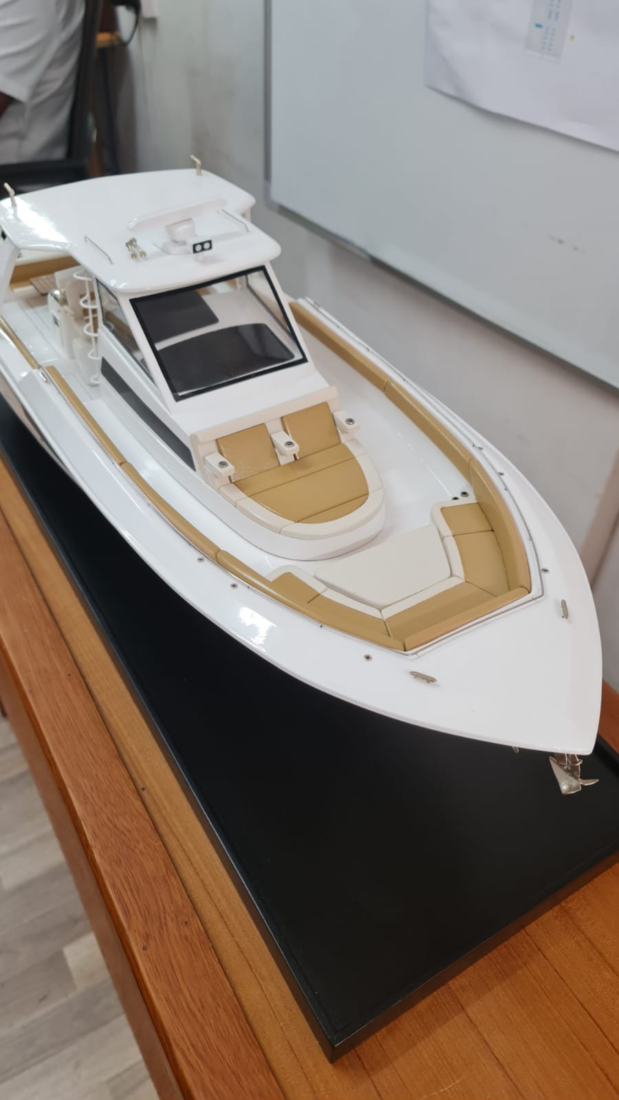 Boston-Whaler-420-15.jpeg