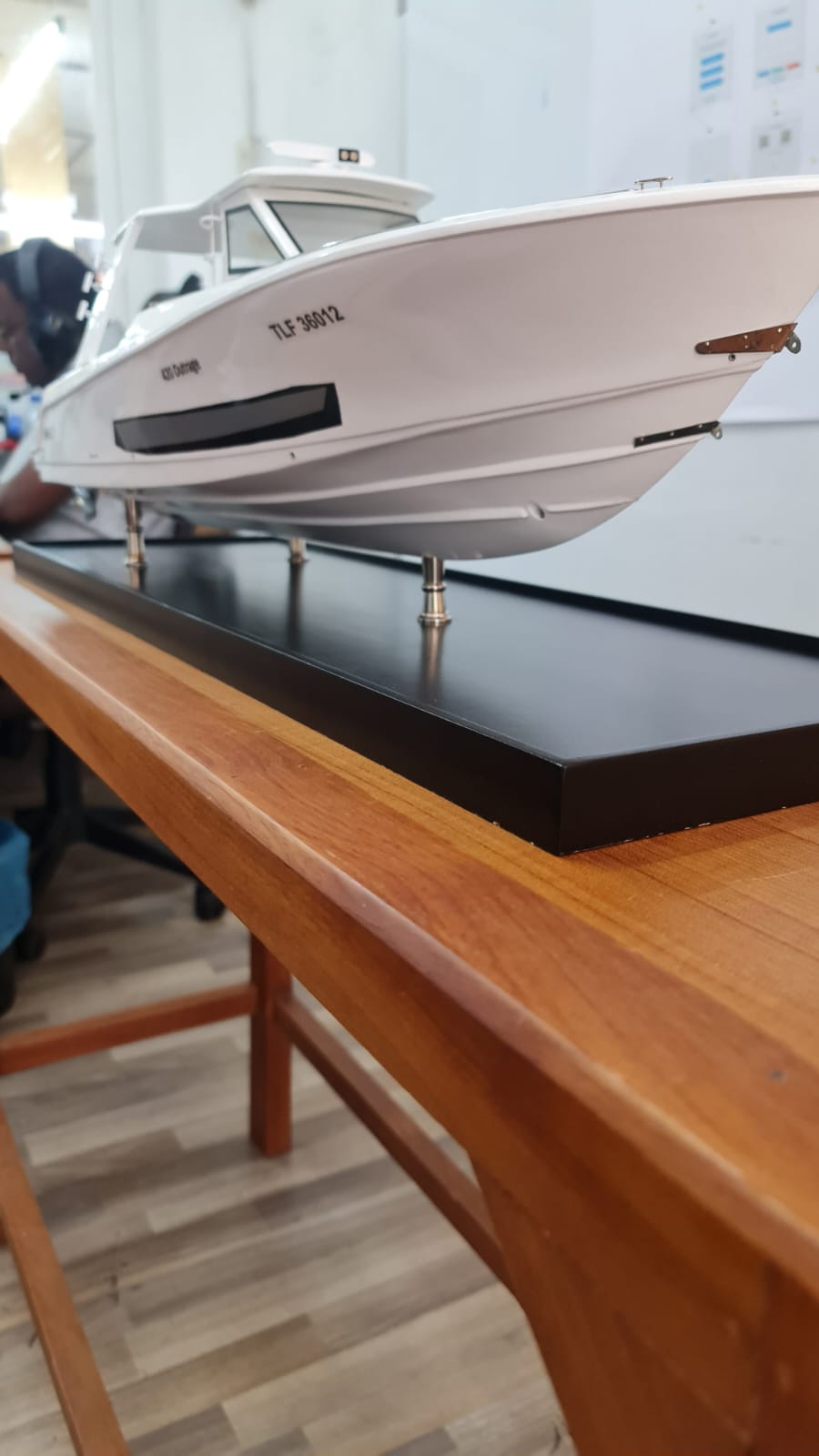 Boston-Whaler-420-17.jpeg