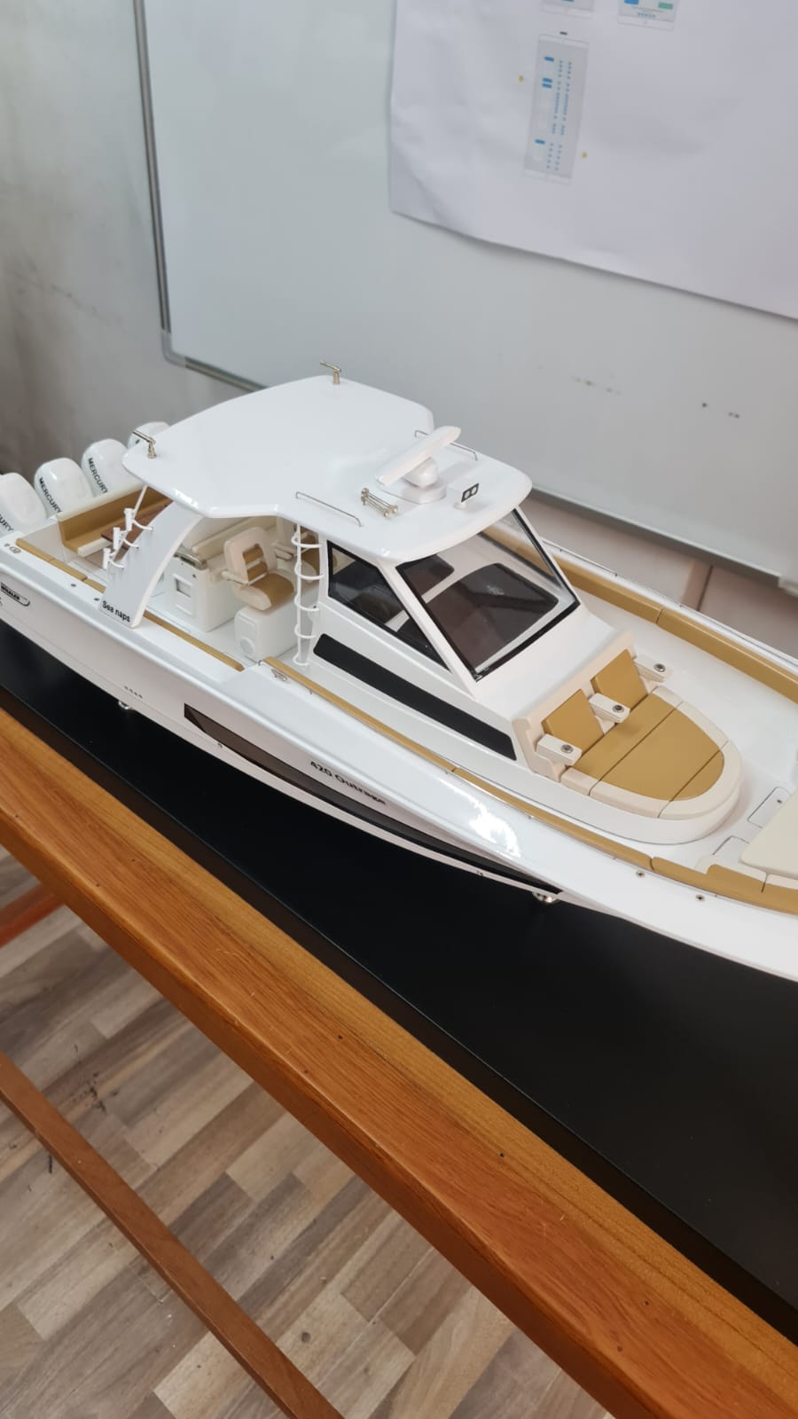 Boston-Whaler-420-18.jpeg