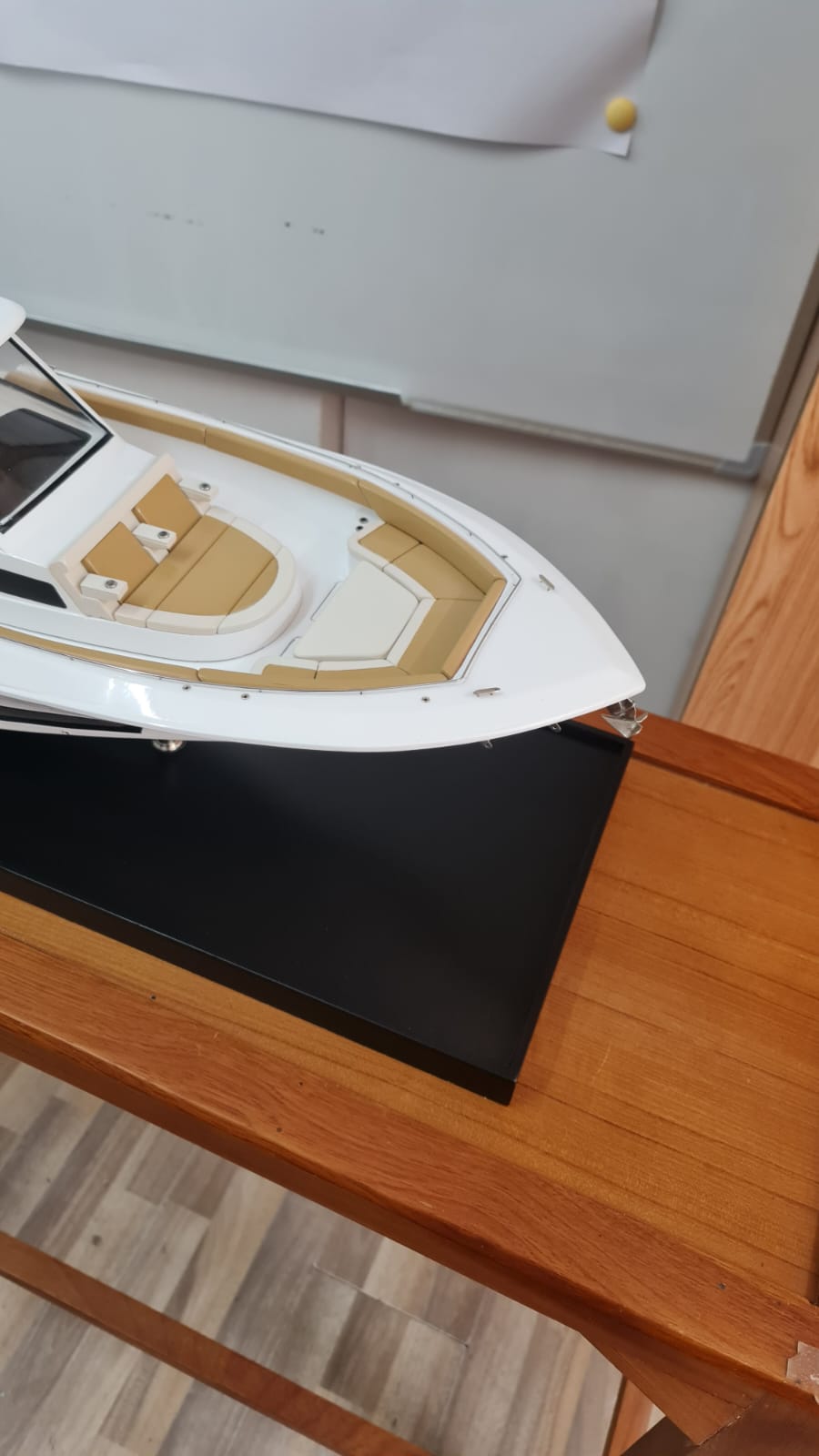 Boston-Whaler-420-19.jpeg