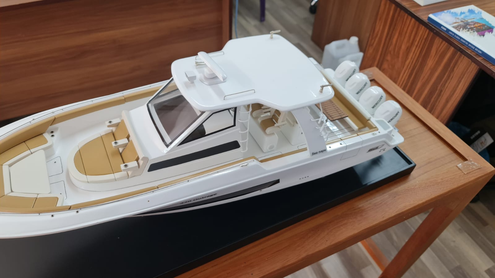 Boston-Whaler-420-9.jpeg