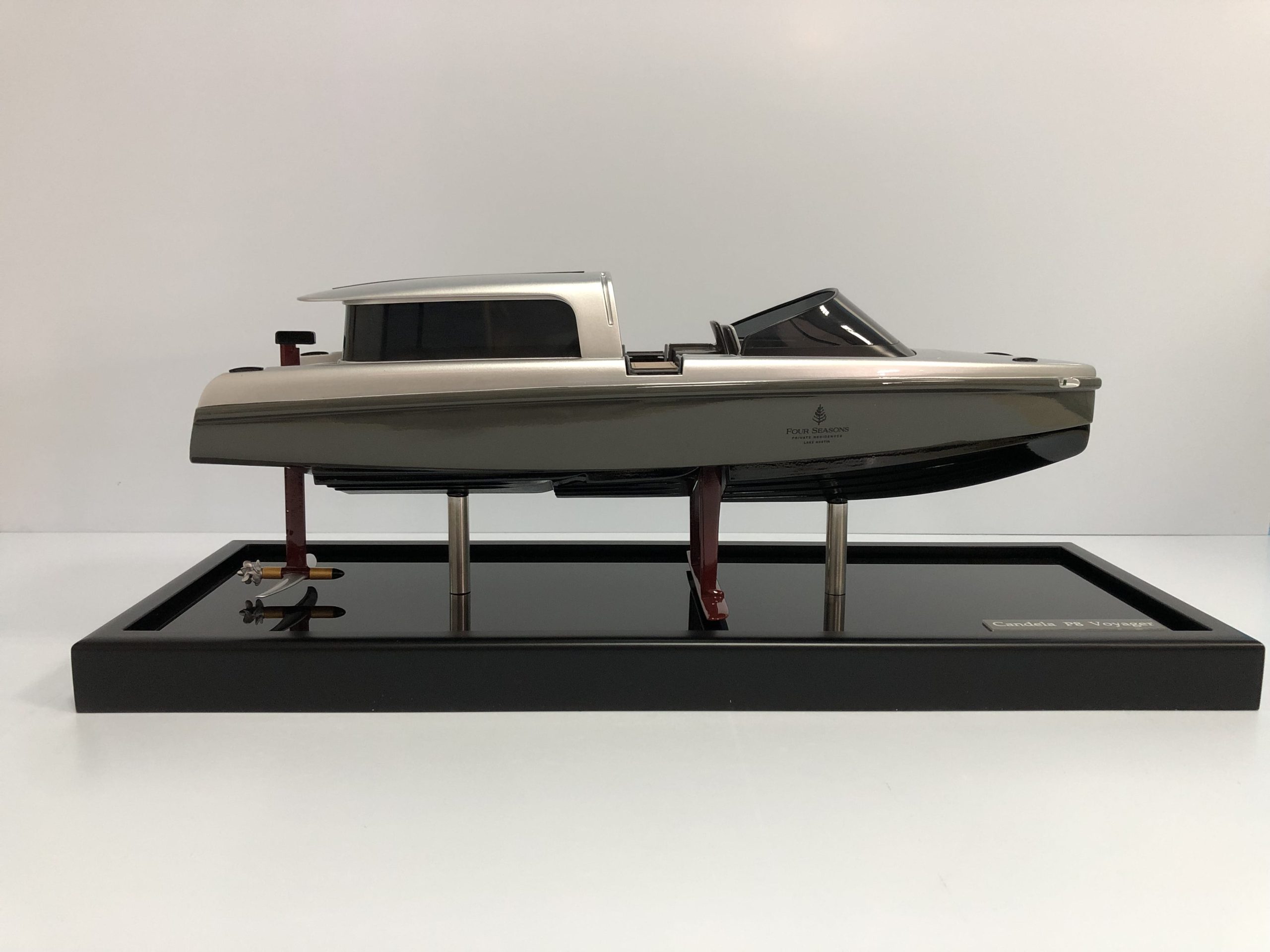 Voyager P8 Display Ship Model - BM