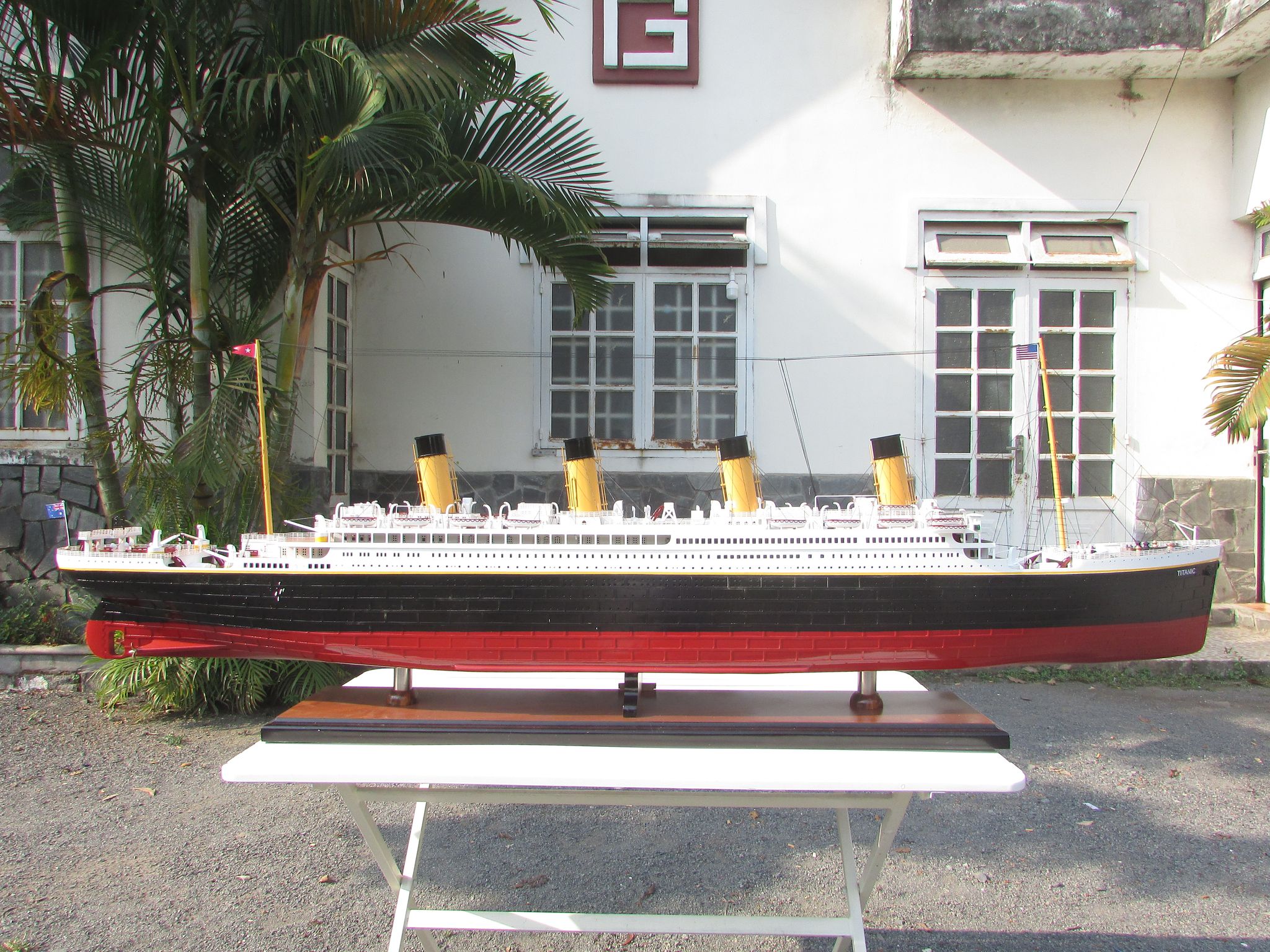 RMS Titanic (Special Edition) Display Ship Model - GN