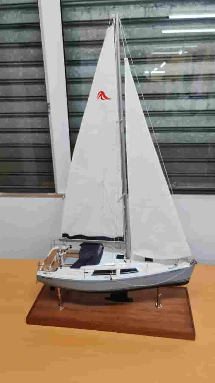 Hanse 325 Display Ship Model - Premier Ship Models