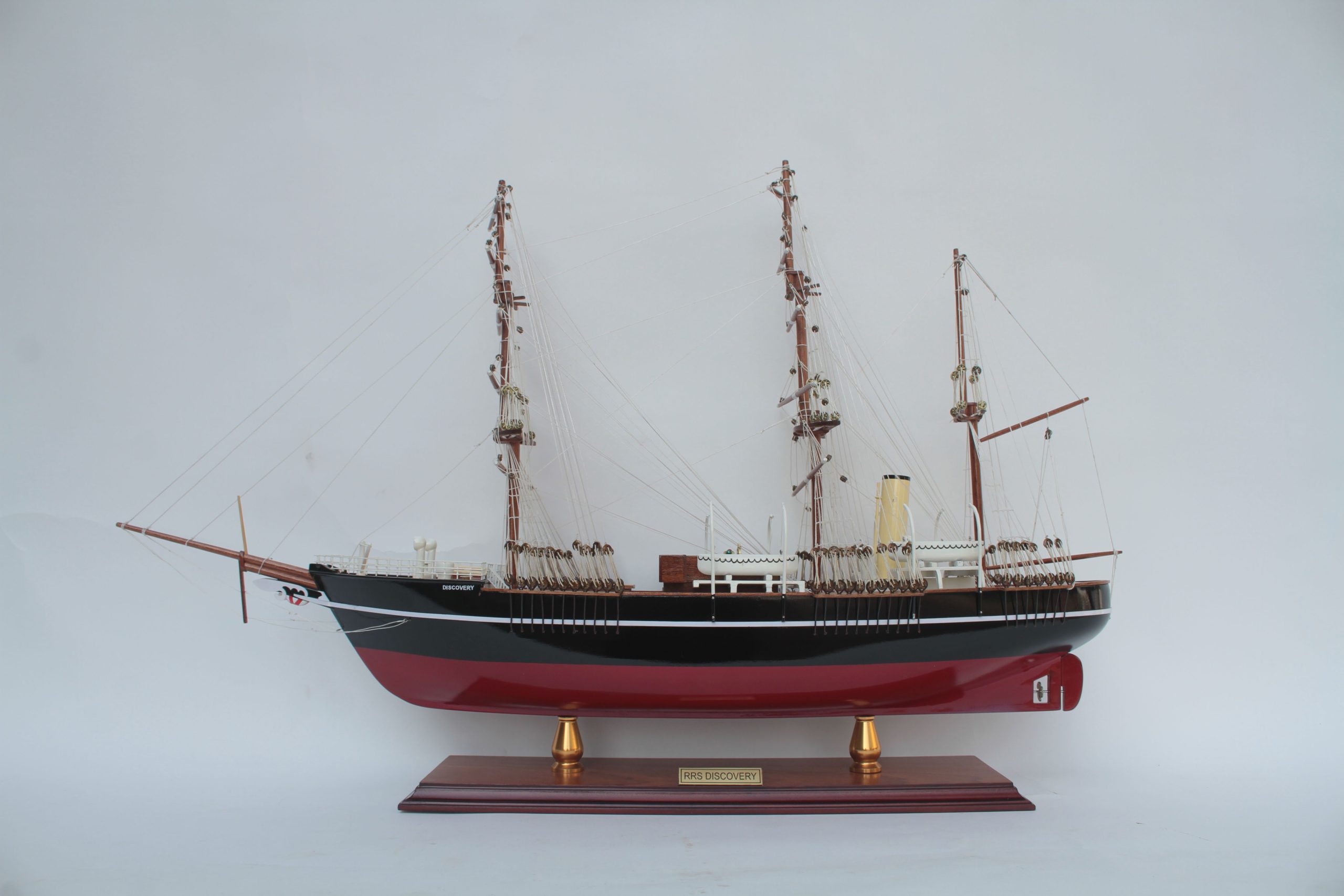 RRS Discovery Display Ship Model - GN