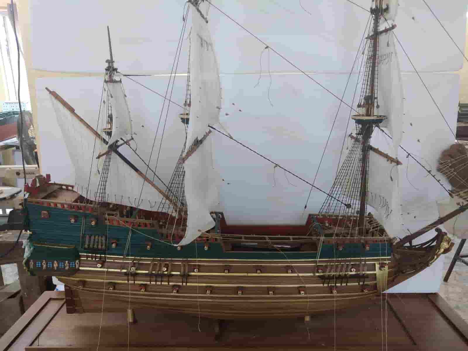 Modèle réduit du navire d'exposition Wappen Von Hamburg - Premier Ship Models