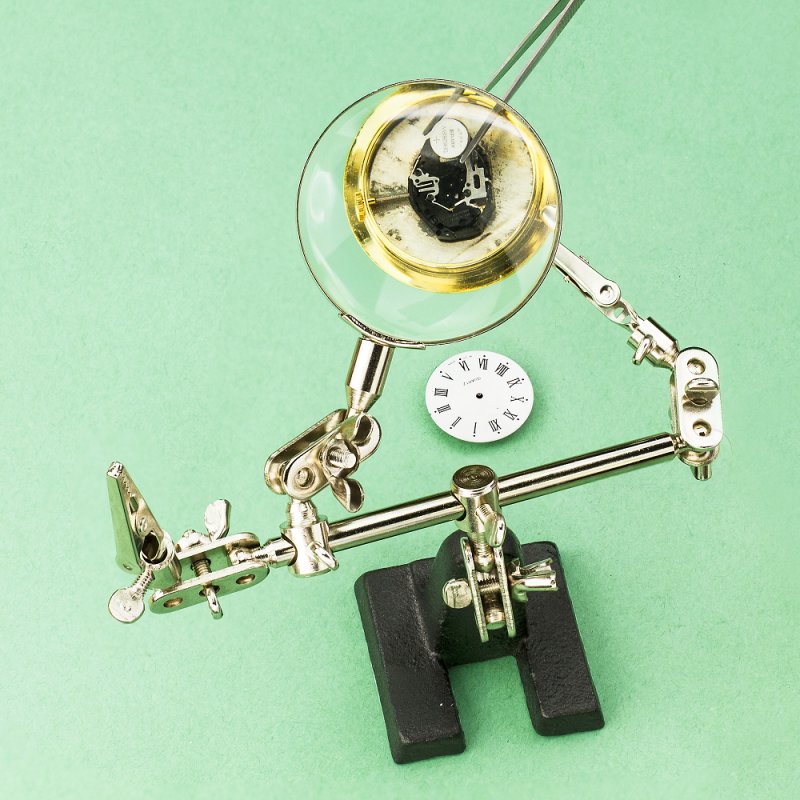 zoom_Helping_Hands__Glass_Magnifier_3.jpg