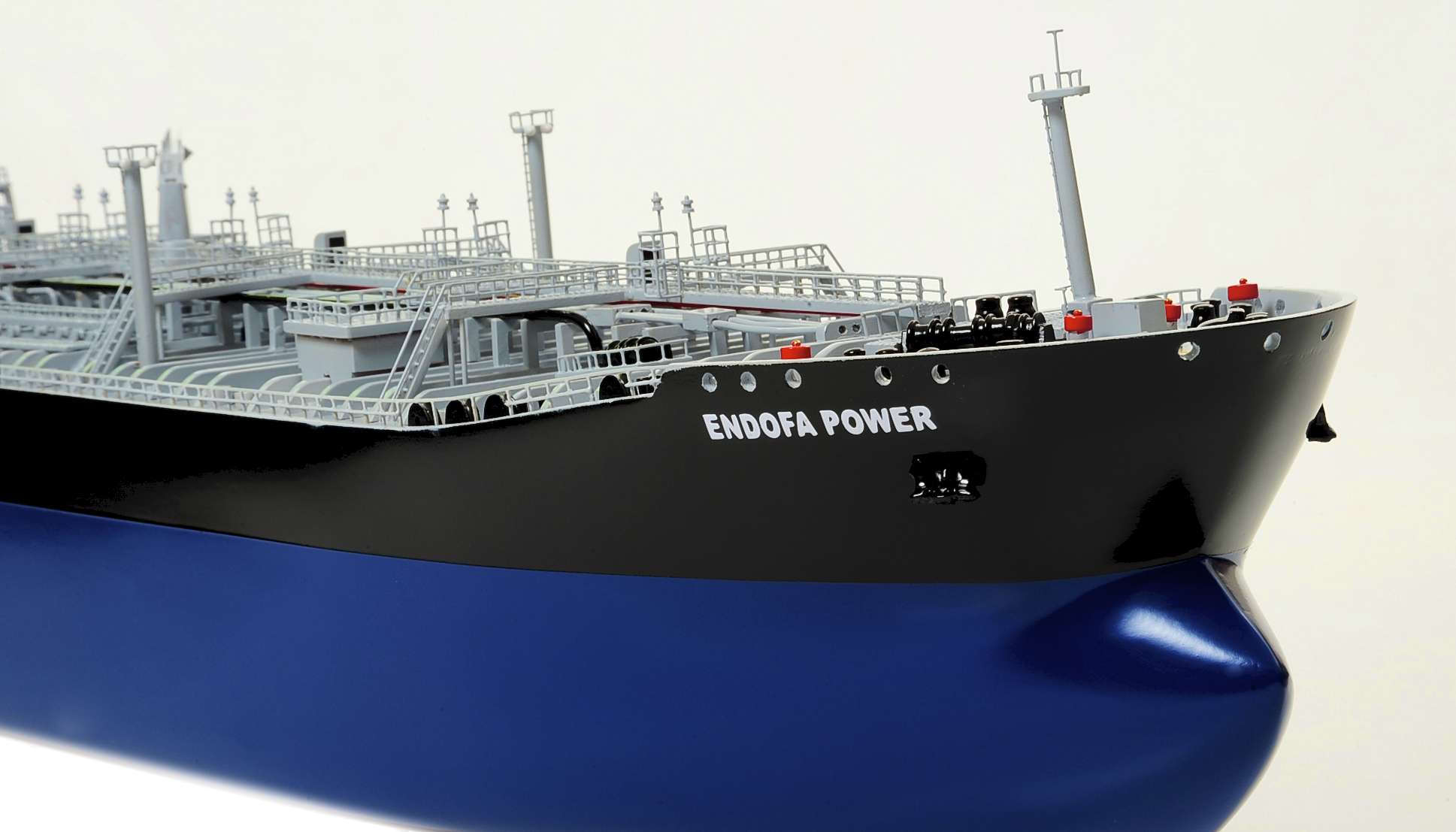 1451-4608-Oil-Tanker-Model-Ship-2-1.jpg