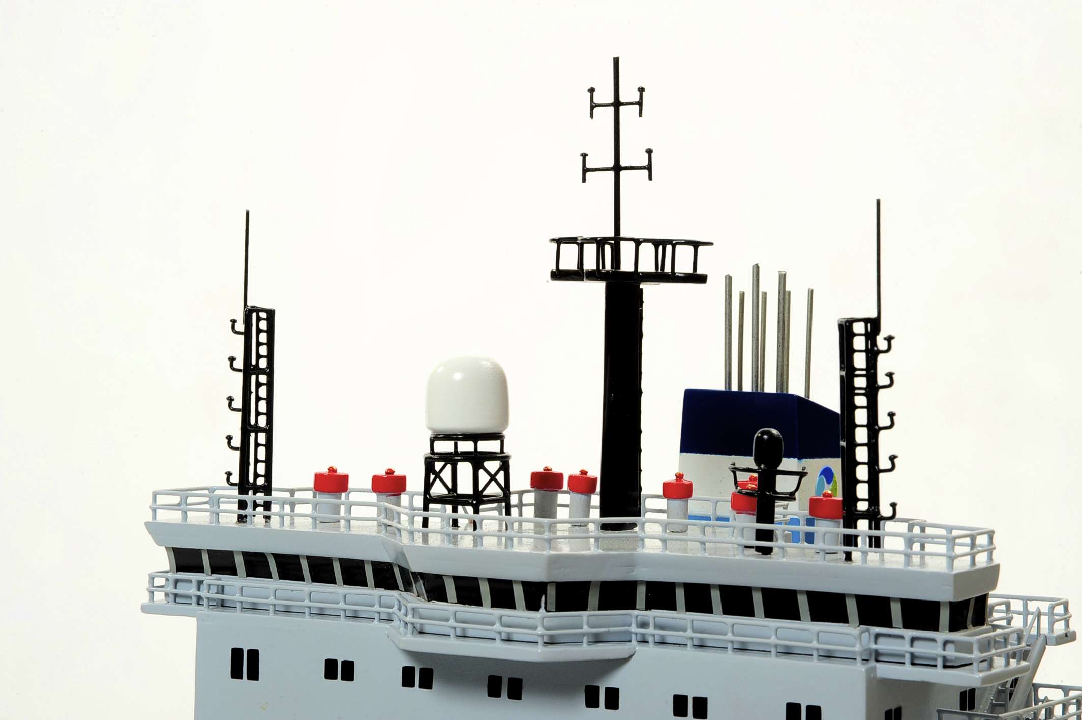 1451-4621-Oil-Tanker-Model-Ship-2-1.jpg