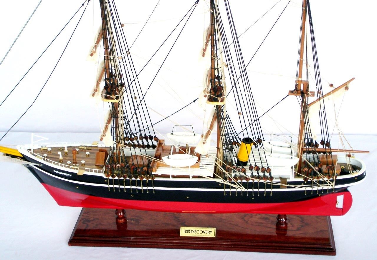 2058-12182-RRS-Discovery-ship-model.jpg