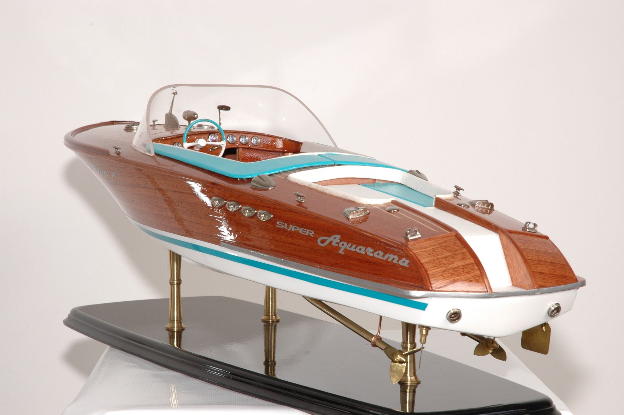 294-8368-Riva-Super-Aquarama-Model-Boat-Superior-Range-scaled-2.jpg