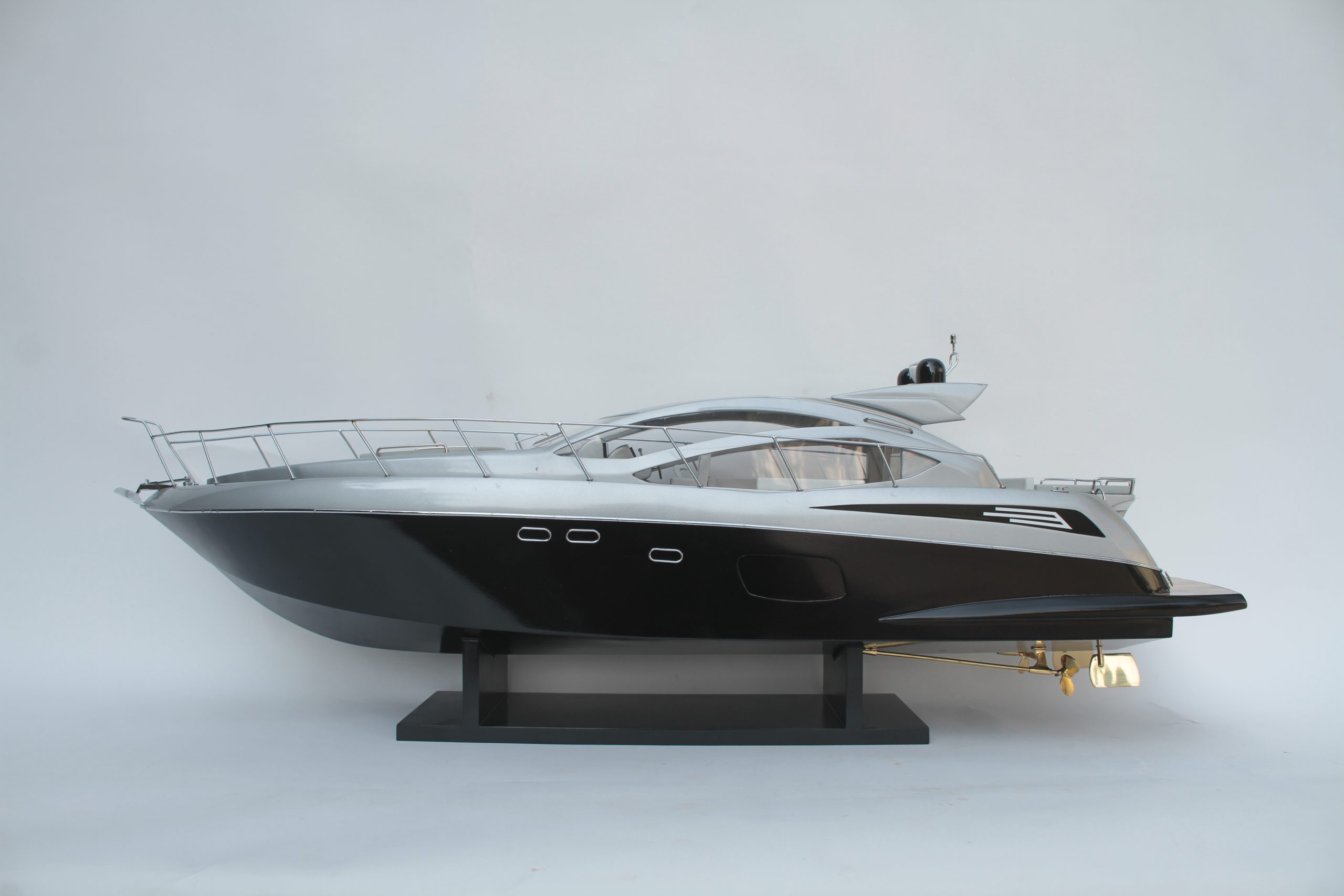 SUNSEEKER PREDATOR 64 Display Ship Model - GN