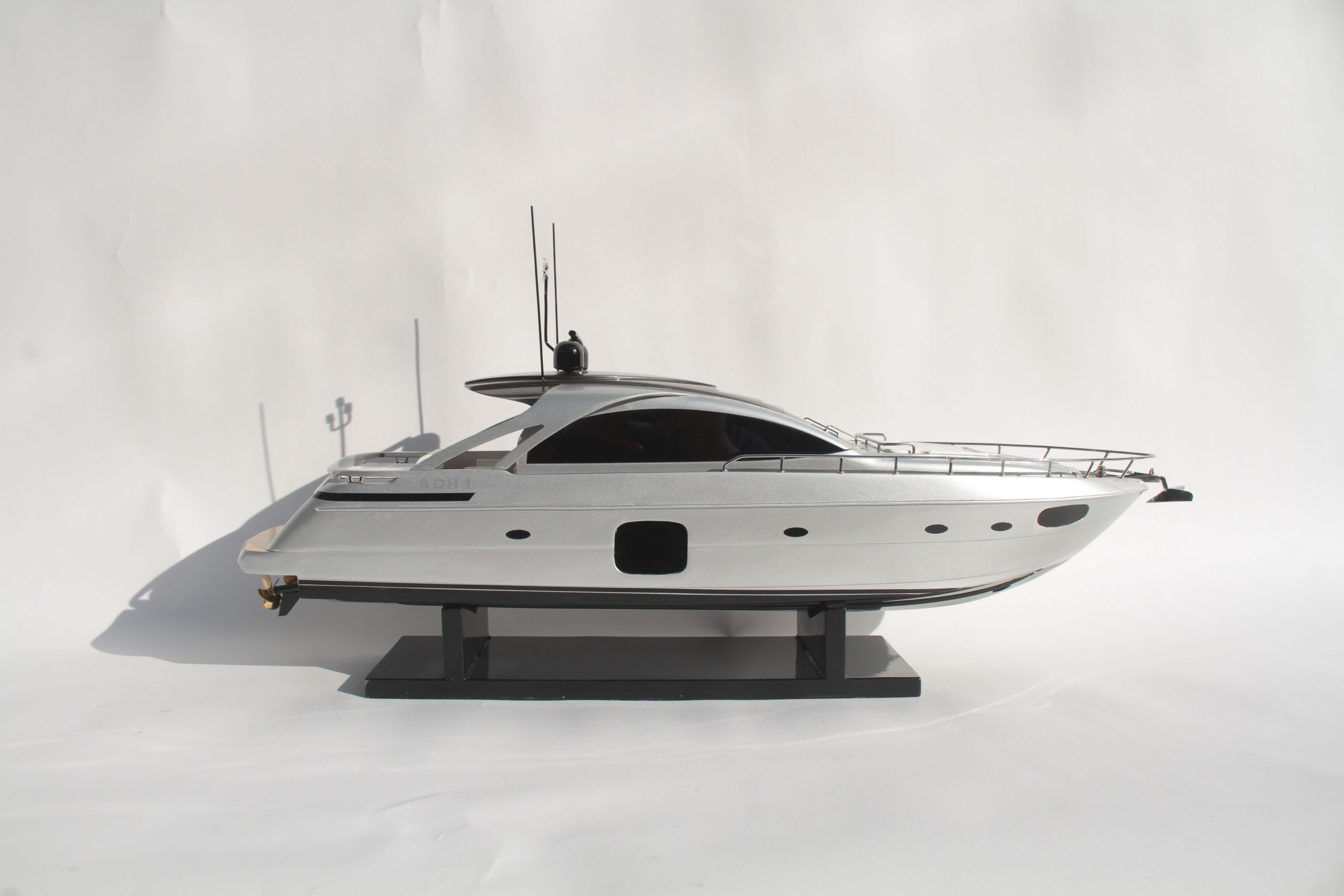 Modern Luxury Yachts (DM)