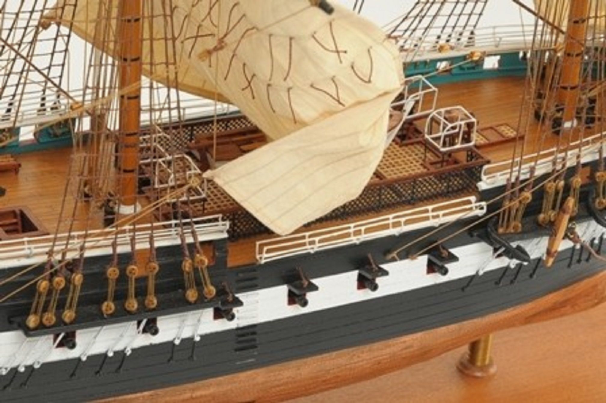 1059-7411-HMS-Trincomalee-Ship-Model-Premier-Range
