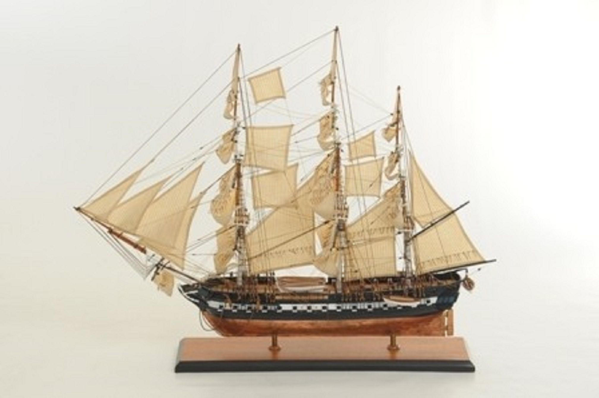 1059-7419-HMS-Trincomalee-Ship-Model-Premier-Range