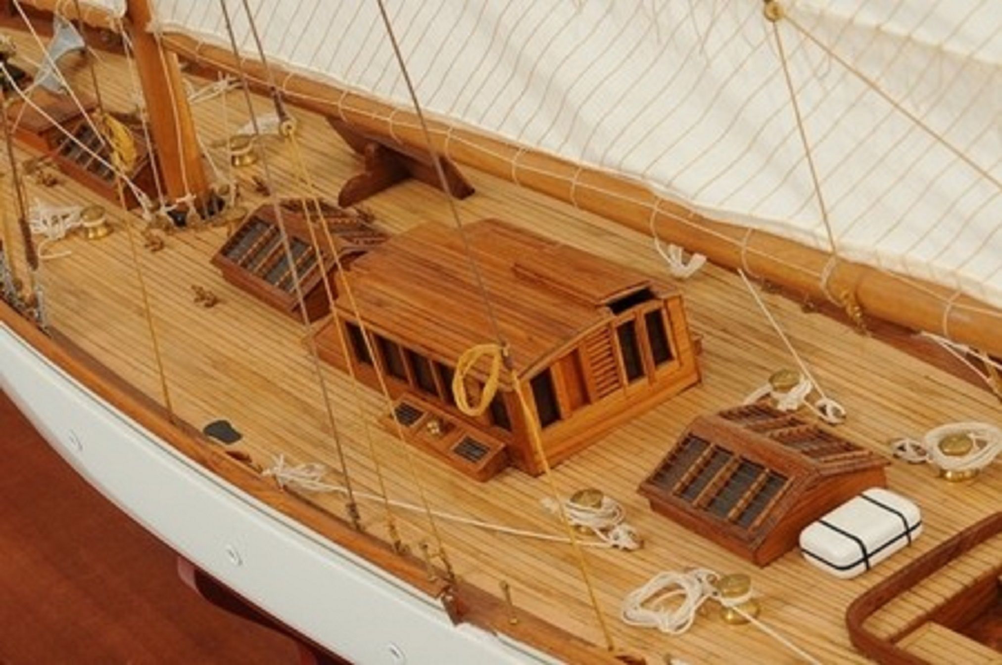1076-7516-Merry-Maid-Model-Yacht-Premier-Range