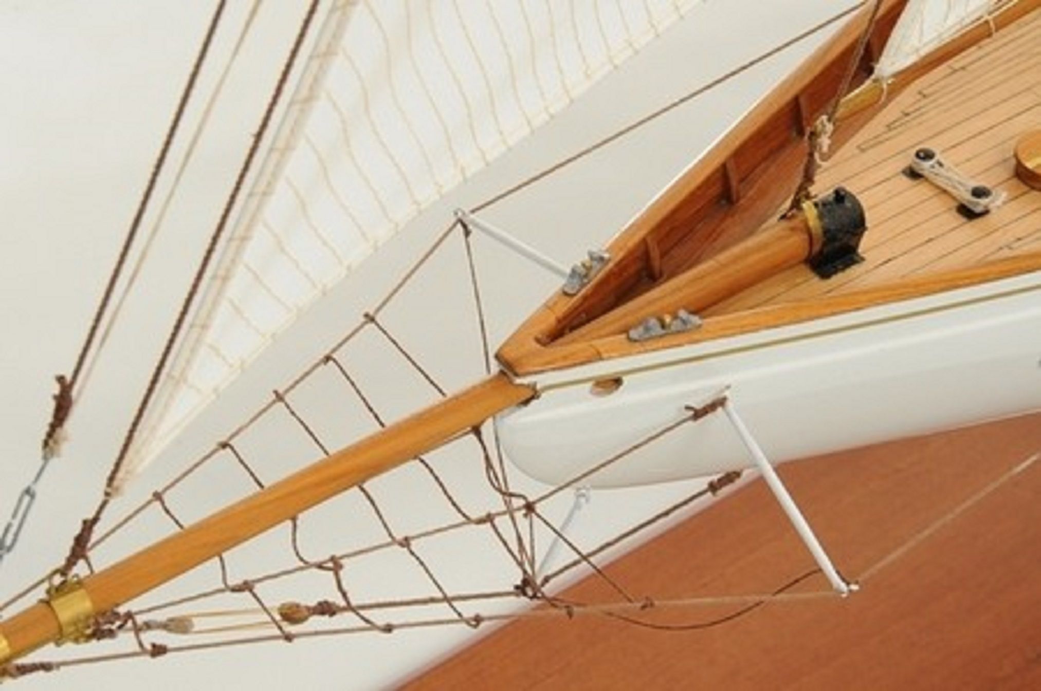 1076-7525-Merry-Maid-Model-Yacht-Premier-Range