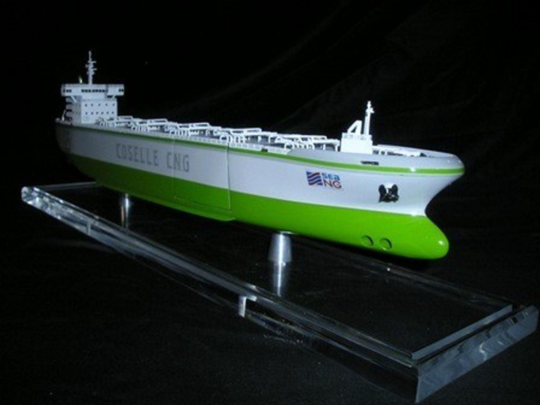 1227-6669-CNG-Open-Hull-model-in-Display-case