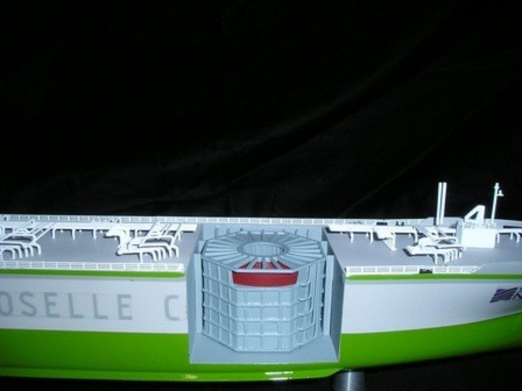 1227-6671-CNG-Open-Hull-model-in-Display-case