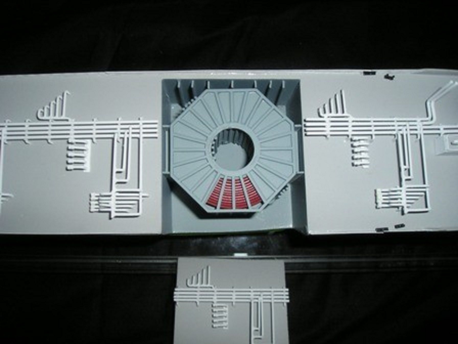 1227-6672-CNG-Open-Hull-model-in-Display-case