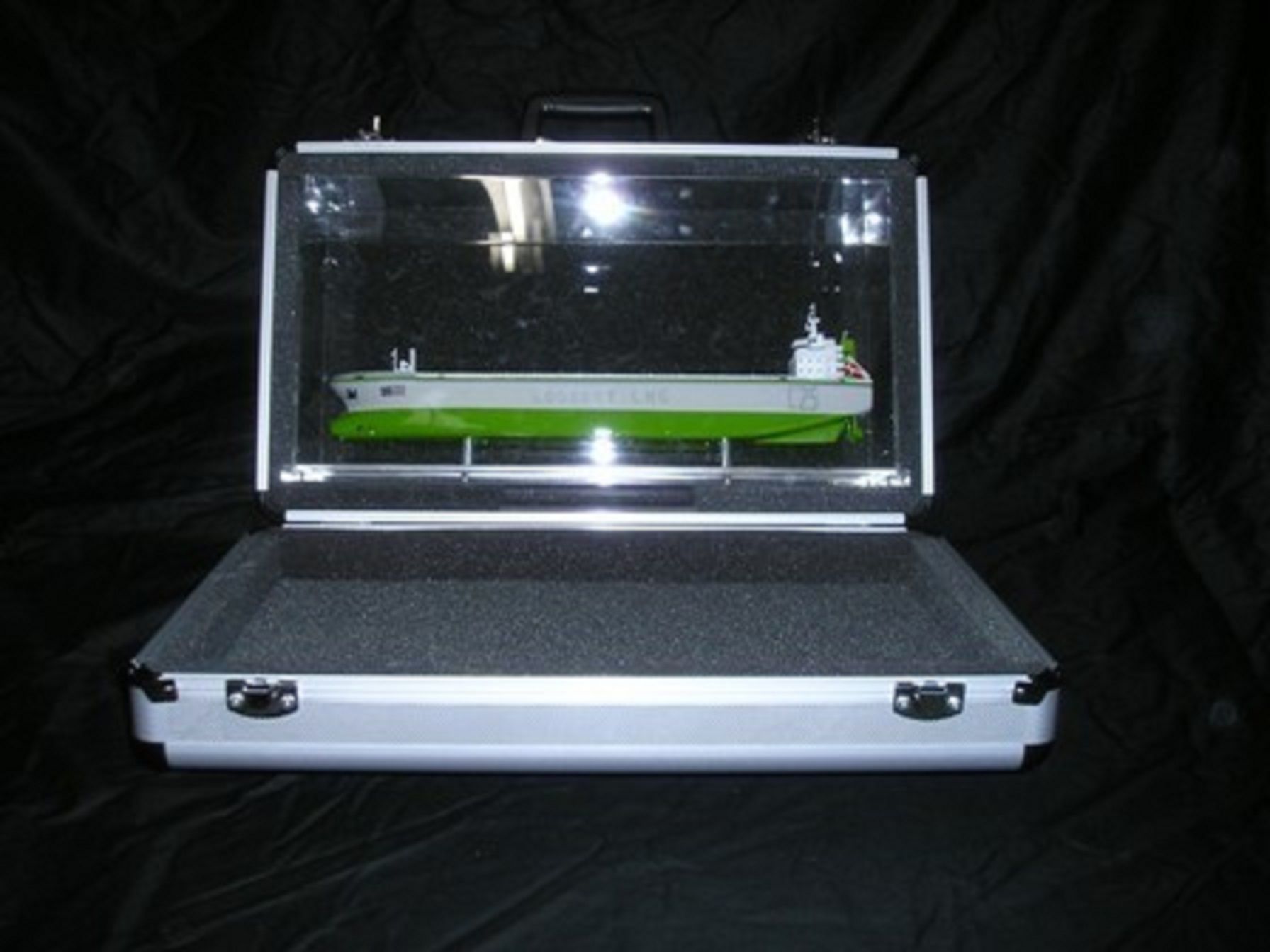 1227-6675-CNG-Open-Hull-model-in-Display-case