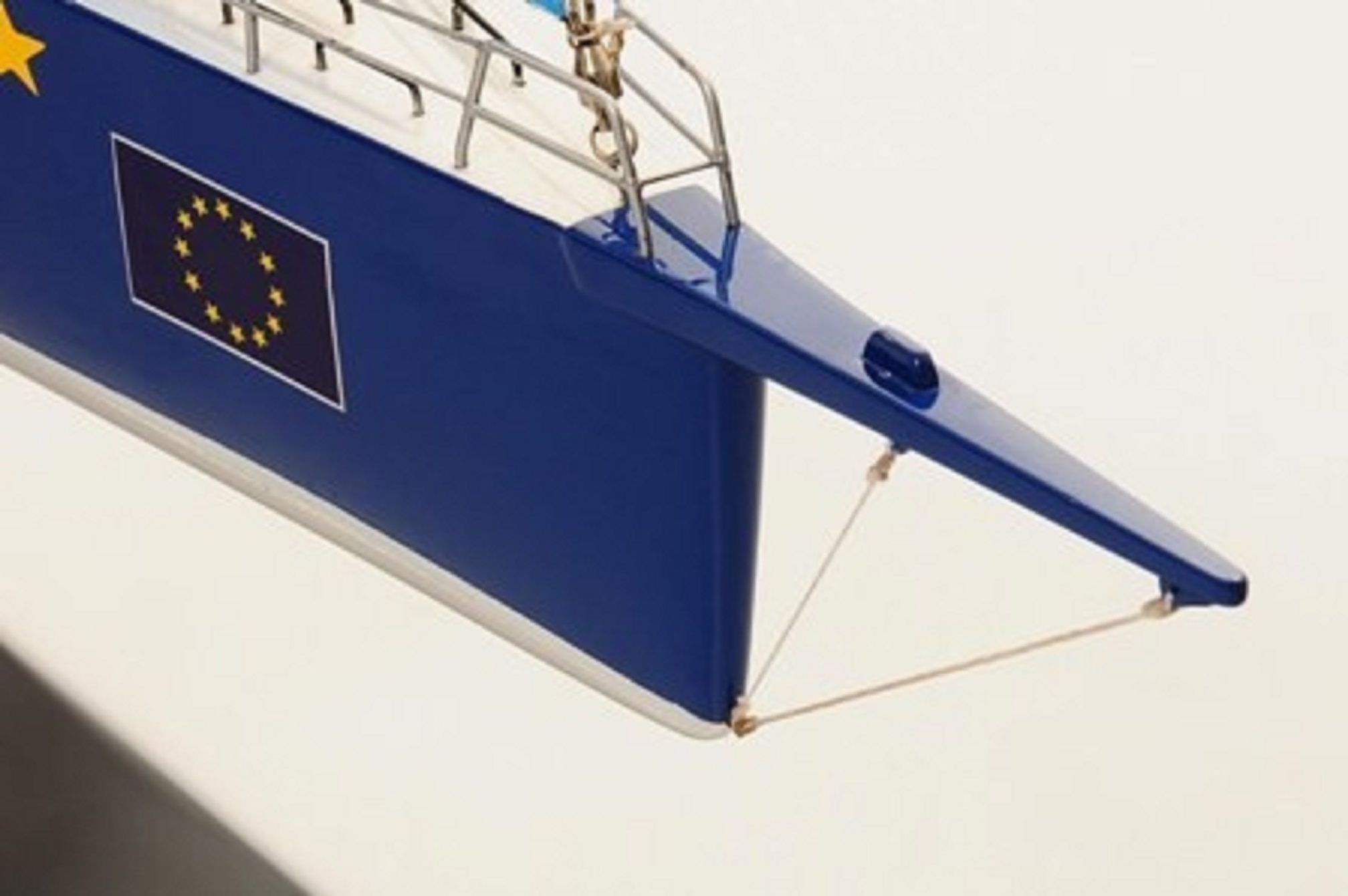 1229-7079-Supermaxi-Model-Yacht